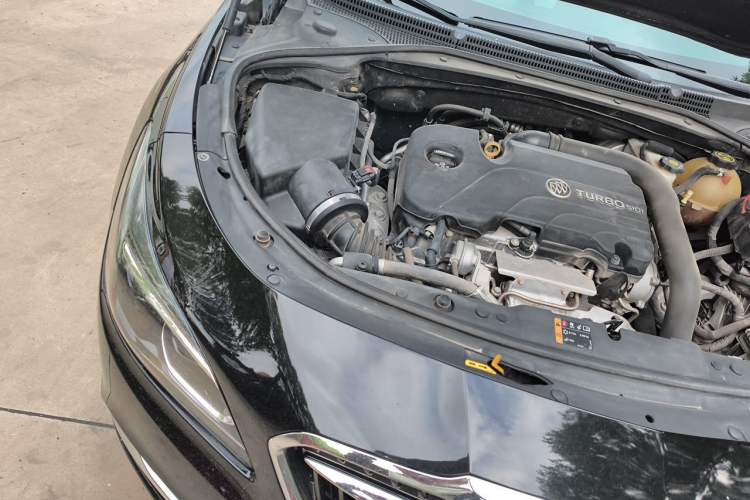 Used Buick LaCrosse 2018 20T Luxury Model Engine Bay Right