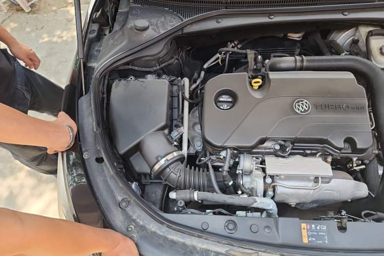 Used Buick LaCrosse 2018 20T Elite Edition Engine Bay Right