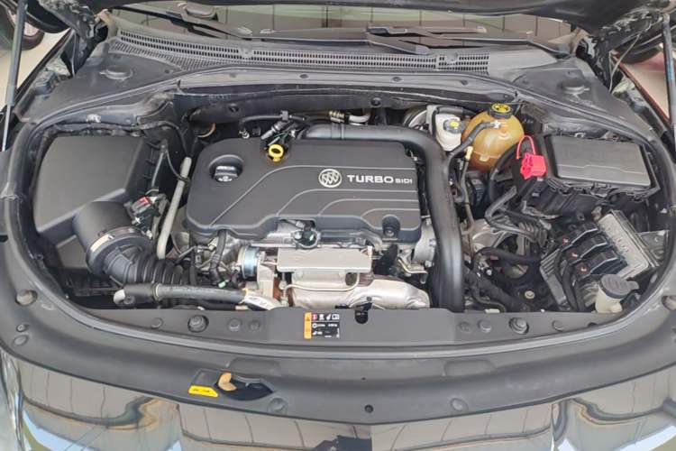 Used Buick LaCrosse 2018 20T Luxury Model Engine Bay