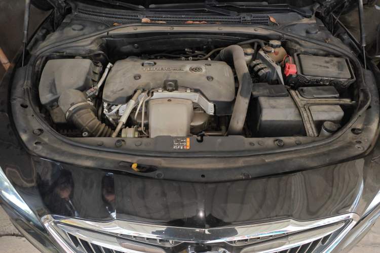 Used Buick LaCrosse 2018 28T Elite Edition Engine Bay
