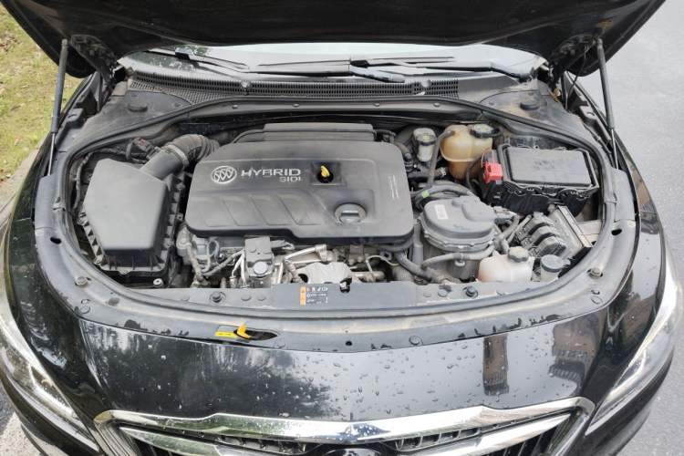 Used Buick LaCrosse 2018 30H Elite Edition Engine Bay
