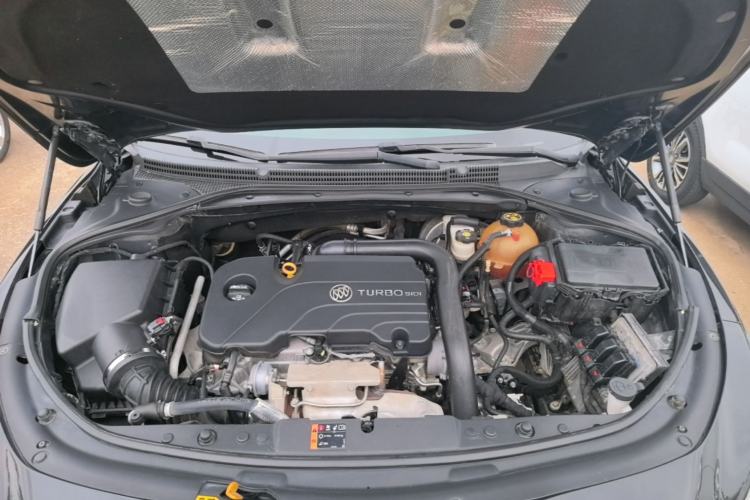 Used Buick LaCrosse 2018 20T Elite Edition Engine Bay