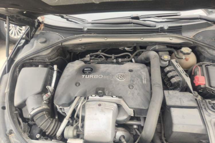 Used Buick LaCrosse 2018 28T Elite Edition Engine Bay