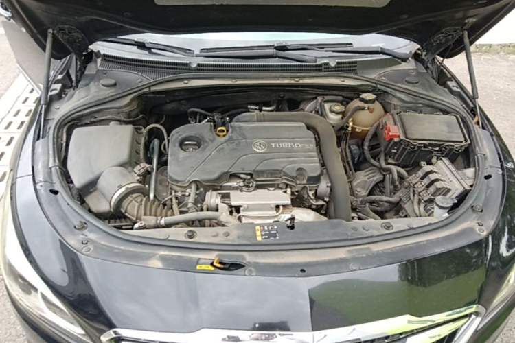 Used Buick LaCrosse 2018 20T Elite Edition Engine Bay