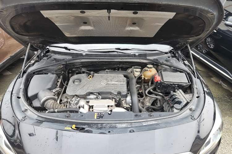 Used Buick LaCrosse 2018 20T Elite Edition Engine Bay