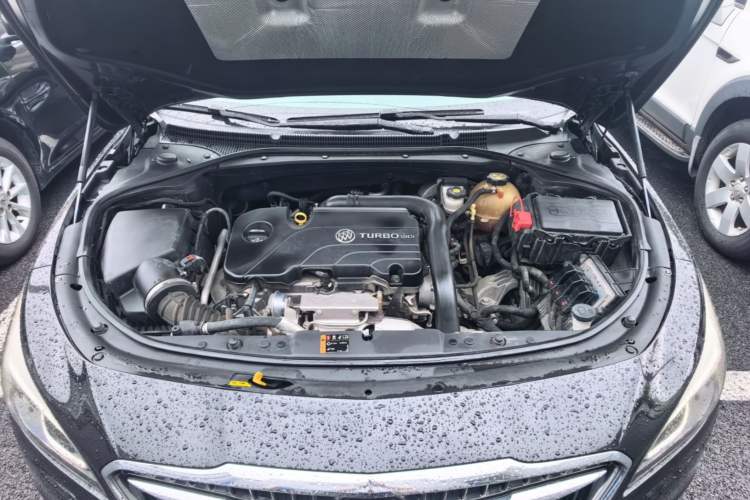 Used Buick LaCrosse 2018 20T Elite Edition Engine Bay