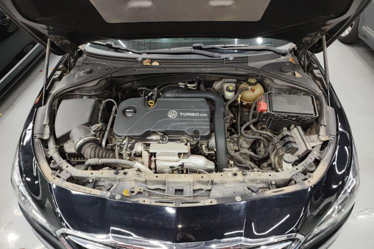 Used Buick LaCrosse 2018 20T Elite Edition Engine Bay