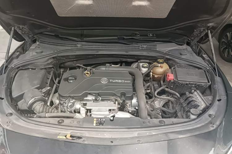 Used Buick LaCrosse 2018 20T Elite Edition Engine Bay