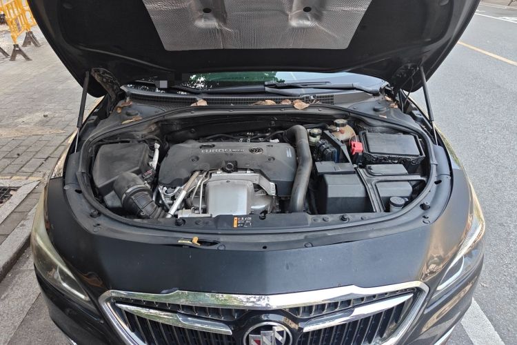 Used Buick LaCrosse 2018 28T Elite Edition Engine Bay