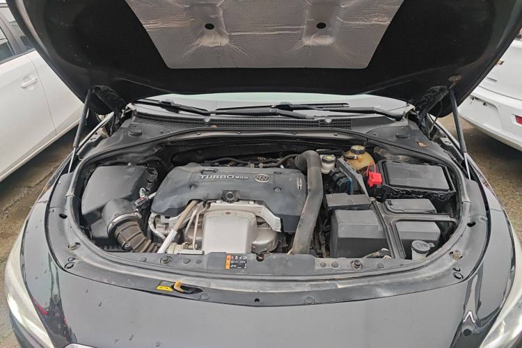 Used Buick LaCrosse 2018 28T Elite Edition Engine Bay