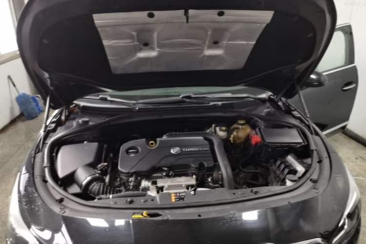 Used Buick LaCrosse 2018 20T Elite Edition Engine Bay
