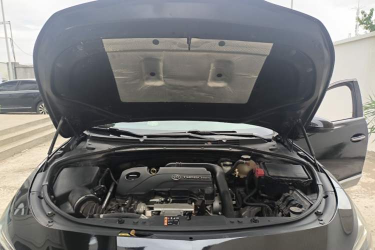 Used Buick LaCrosse 2018 20T Elite Edition Engine Bay