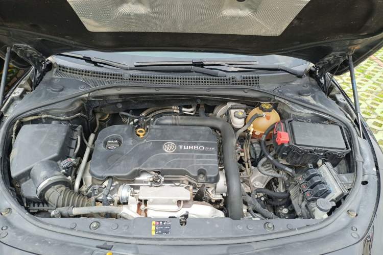 Used Buick LaCrosse 2018 20T Elite Edition Engine Bay