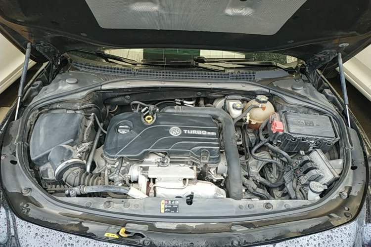 Used Buick LaCrosse 2018 20T Elite Edition Engine Bay