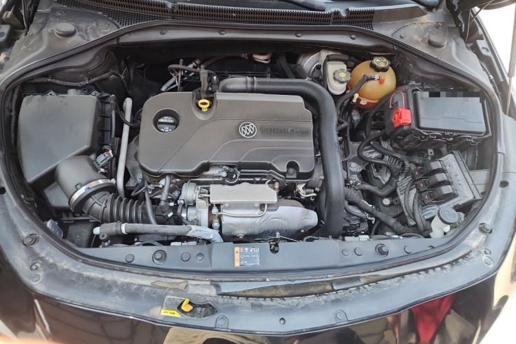 Used Buick LaCrosse 2018 20T Elite Edition Engine Bay