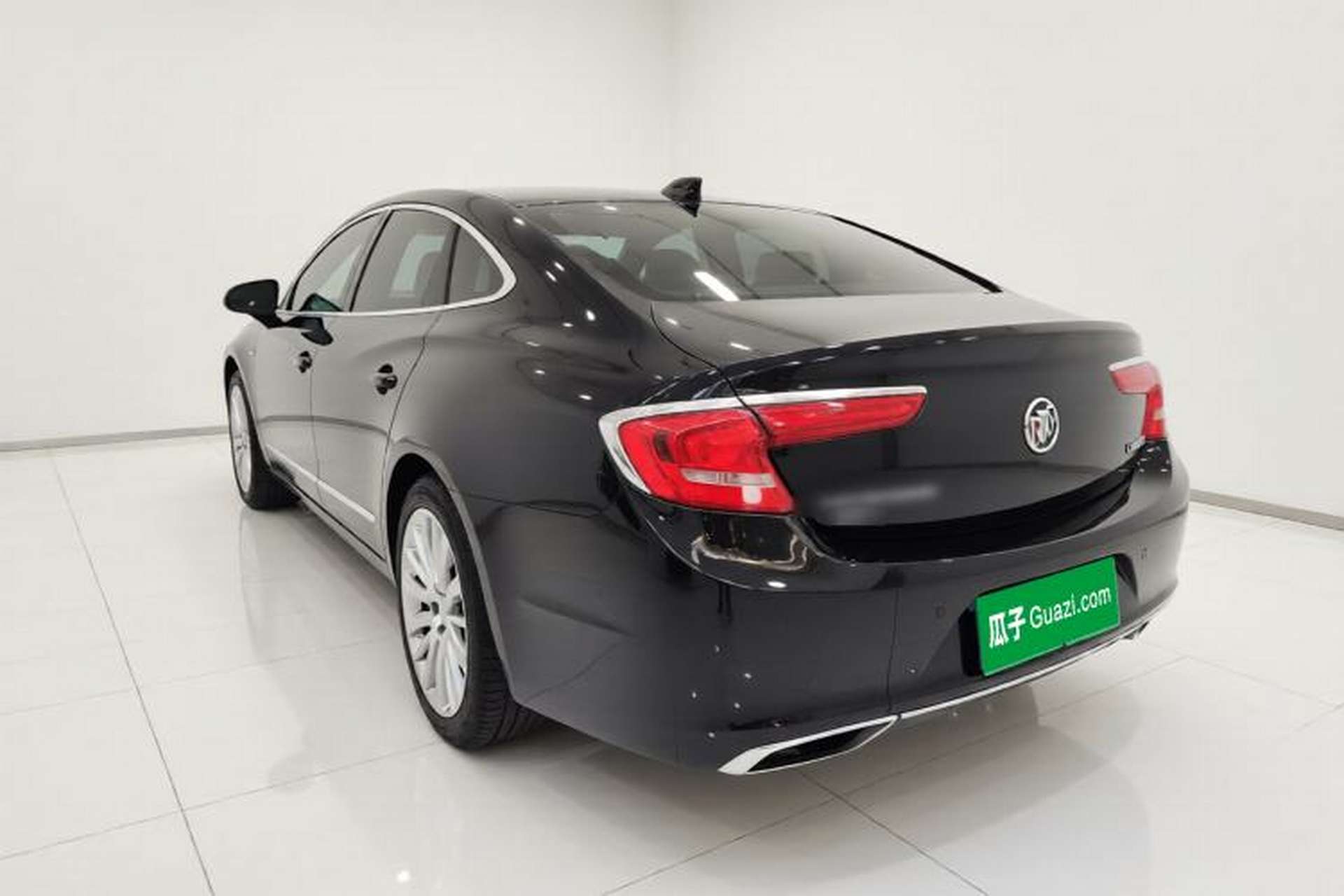 Used Buick LaCrosse 2018 28T Luxury Model Exterior 2