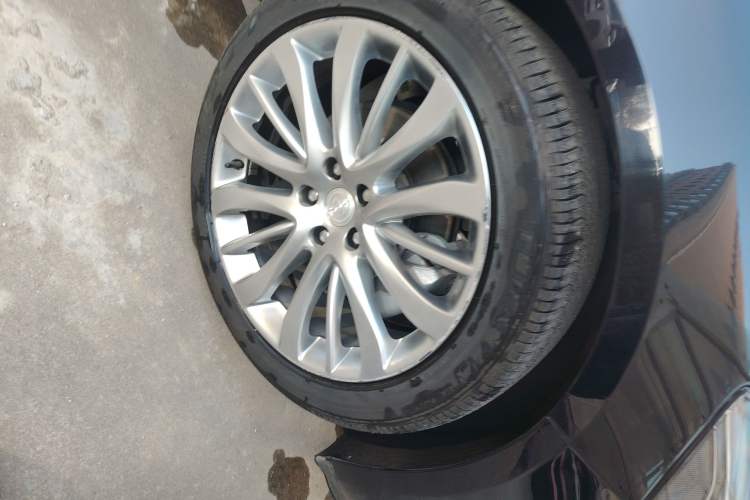 Used Buick LaCrosse 2018 28T Luxury Model Exterior 4