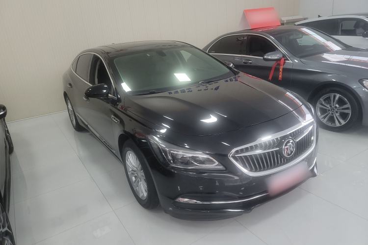 Used Buick LaCrosse 2018 20T Elite Edition Front Right 45 Deg