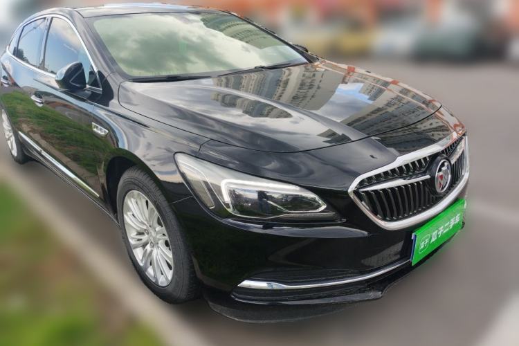 Used Buick LaCrosse 2018 20T Elite Edition Front Right 45 Deg