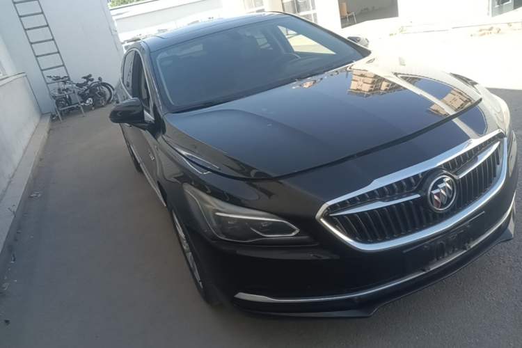 Used Buick LaCrosse 2018 20T Elite Edition Front Right 45 Deg