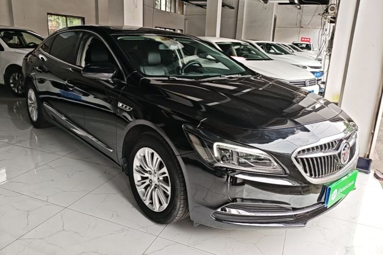 Used Buick LaCrosse 2018 20T Elite Edition Front Right 45 Deg