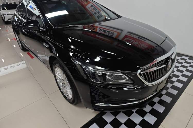 Used Buick LaCrosse 2018 20T Luxury Model Front Right 45 Deg