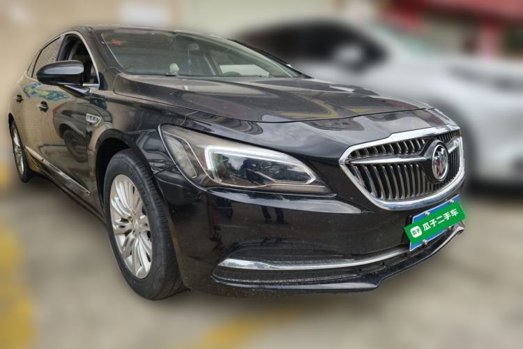 Used Buick LaCrosse 2018 20T Elite Edition Front Right 45 Deg