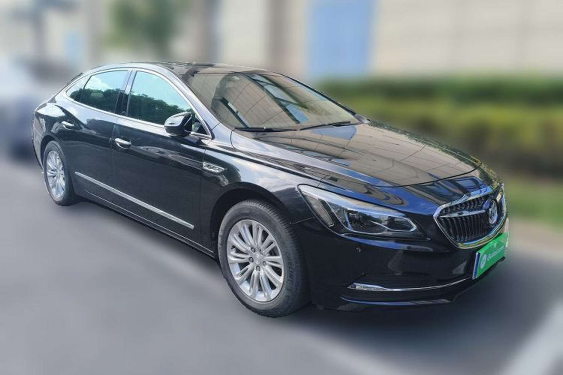 Used Buick LaCrosse 2018 30H Elite Edition Front Right 45 Deg