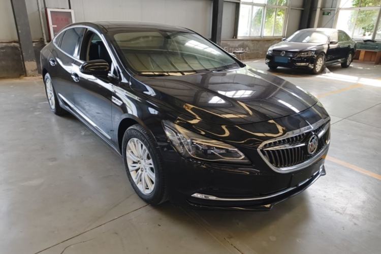 Used Buick LaCrosse 2018 20T Elite Edition Front Right 45 Deg