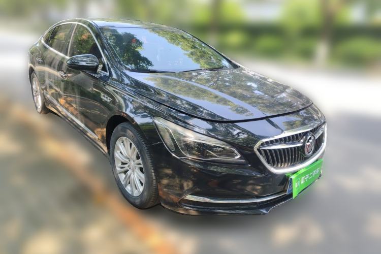 Used Buick LaCrosse 2018 20T Elite Edition Front Right 45 Deg
