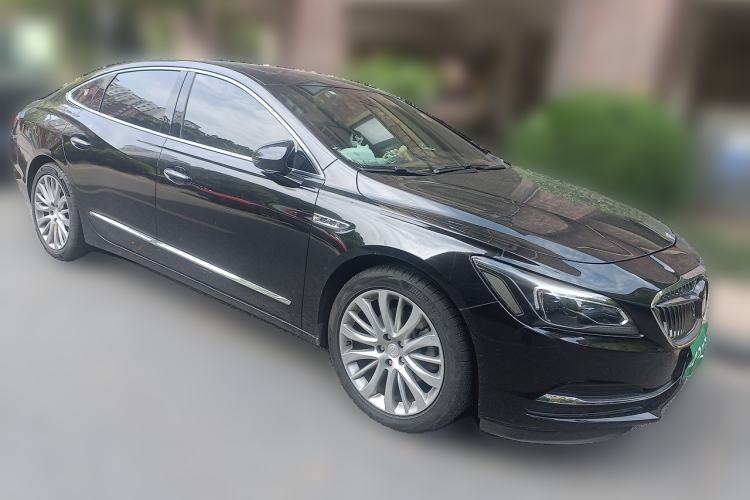 Used Buick LaCrosse 2018 28T Luxury Model Front Right 45 Deg