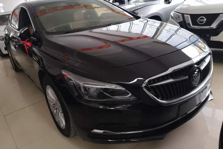 Used Buick LaCrosse 2018 20T Luxury Model Front Right 45 Deg