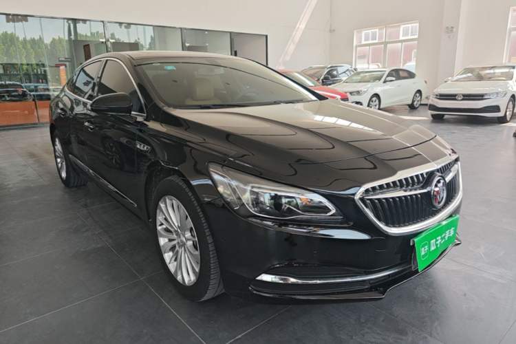 Used Buick LaCrosse 2018 28T Elite Edition Front Right 45 Deg