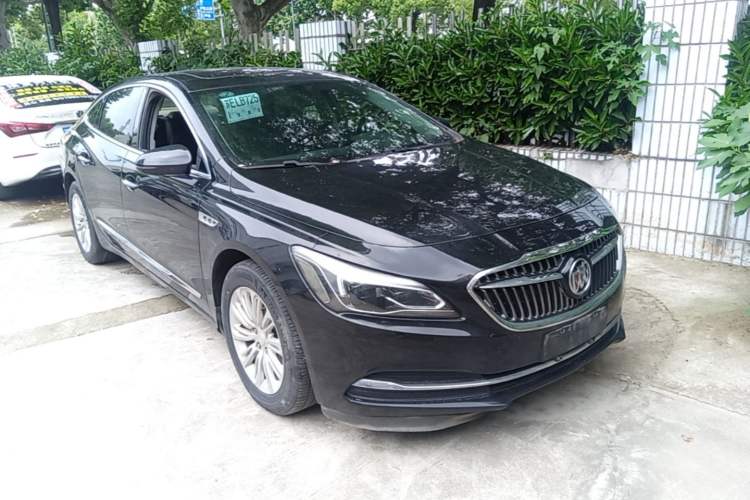 Used Buick LaCrosse 2018 20T Elite Edition Front Right 45 Deg