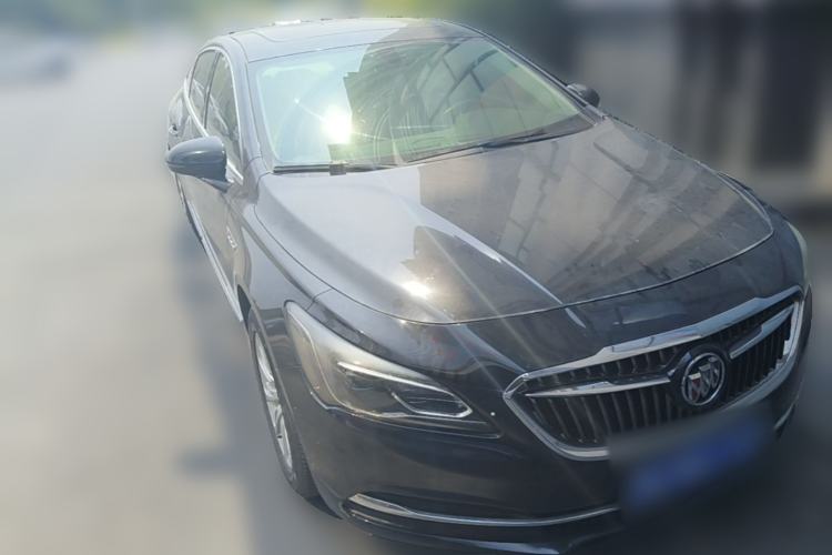 Used Buick LaCrosse 2018 20T Elite Edition Front Right 45 Deg