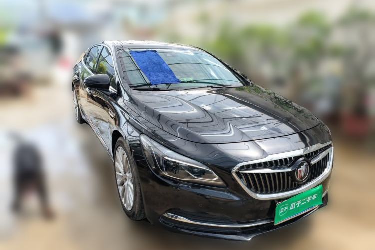 Used Buick LaCrosse 2018 28T Luxury Model Front Right 45 Deg