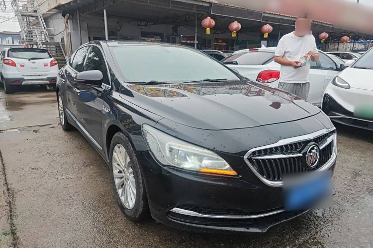 Used Buick LaCrosse 2018 28T Elite Edition Front Right 45 Deg