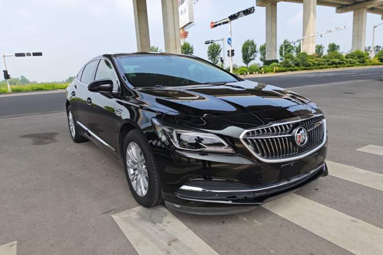 Used Buick LaCrosse 2018 20T Elite Edition Front Right 45 Deg