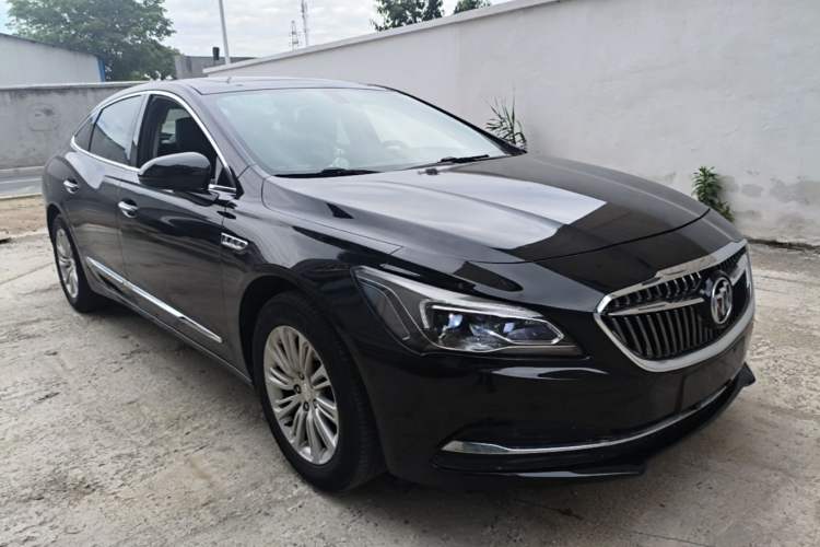 Used Buick LaCrosse 2018 20T Elite Edition Front Right 45 Deg