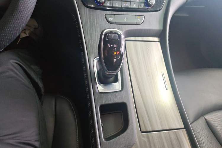 Used Buick LaCrosse 2018 20T Elite Edition Gear Lever