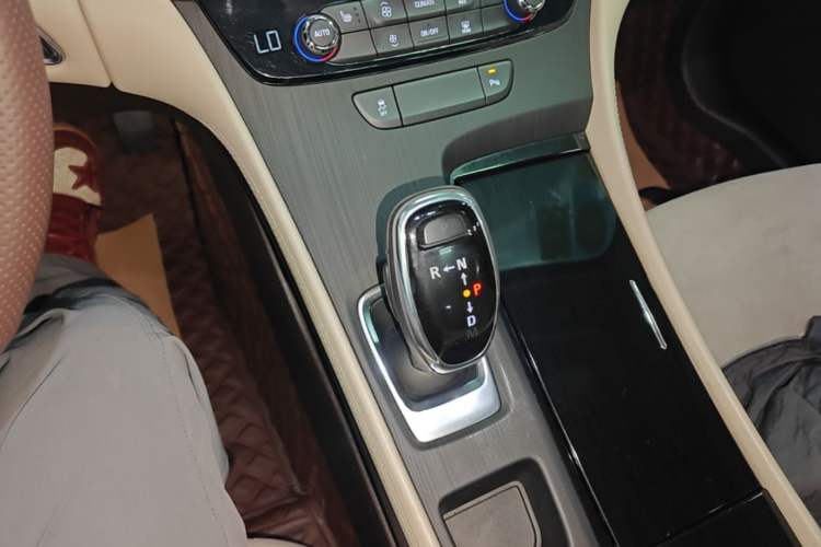 Used Buick LaCrosse 2018 30H Elite Edition Gear Lever