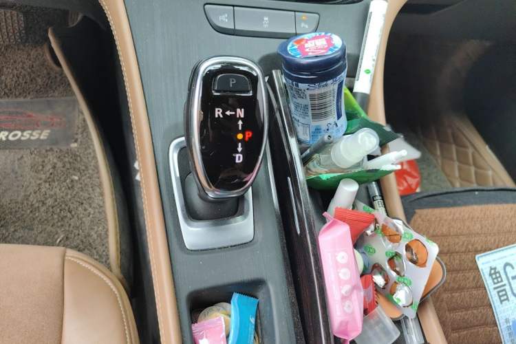 Used Buick LaCrosse 2018 28T Elite Edition Gear Lever