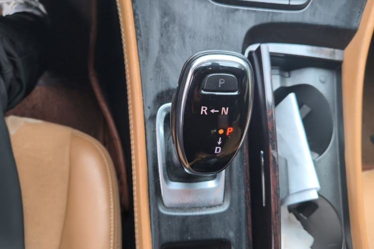 Used Buick LaCrosse 2018 28T Elite Edition Gear Lever