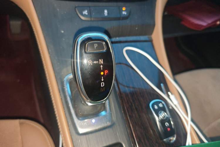 Used Buick LaCrosse 2018 28T Elite Edition Gear Lever