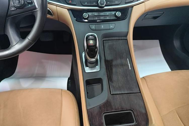 Used Buick LaCrosse 2018 28T Elite Edition Gear Lever