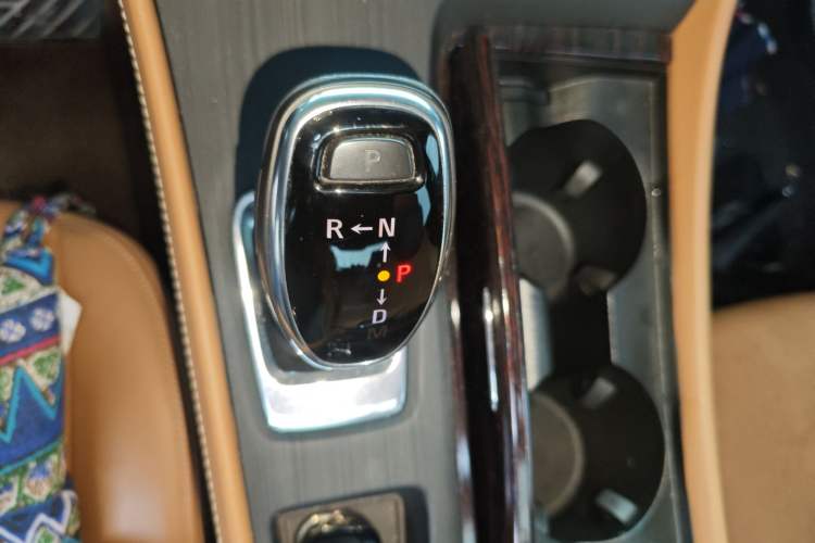 Used Buick LaCrosse 2018 28T Elite Edition Gear Lever