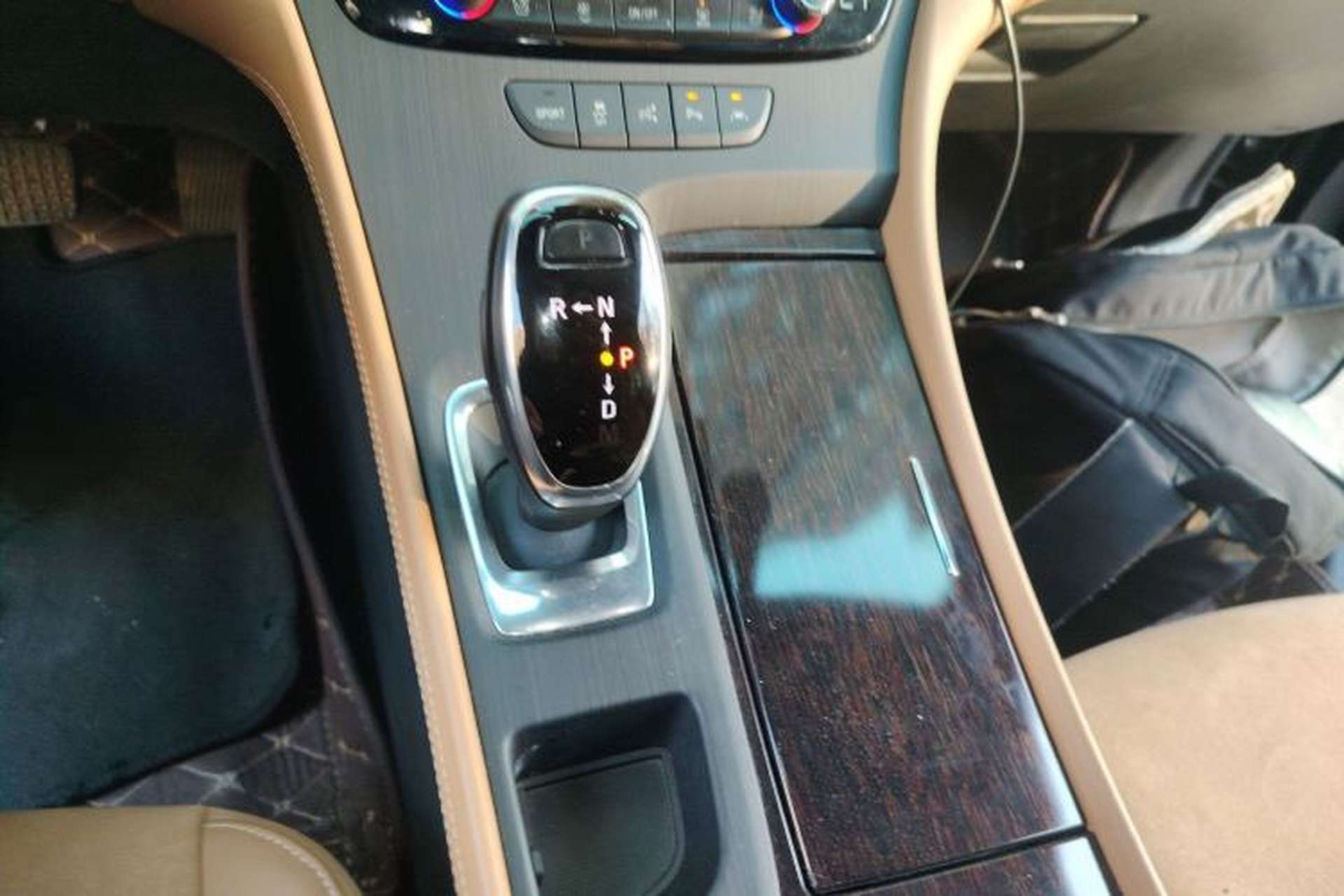 Used Buick LaCrosse 2018 28T Luxury Model Gear Lever