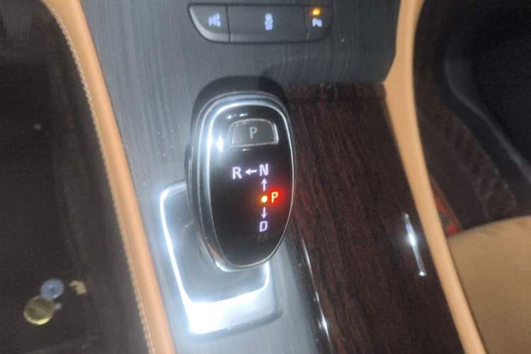 Used Buick LaCrosse 2018 28T Elite Edition Gear Lever