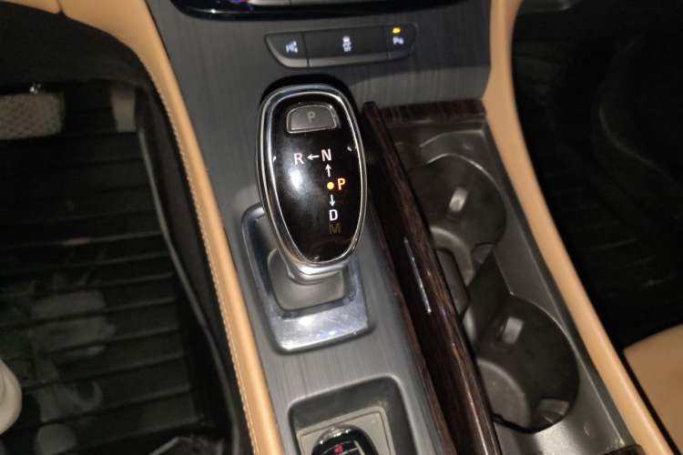 Used Buick LaCrosse 2018 28T Elite Edition Gear Lever