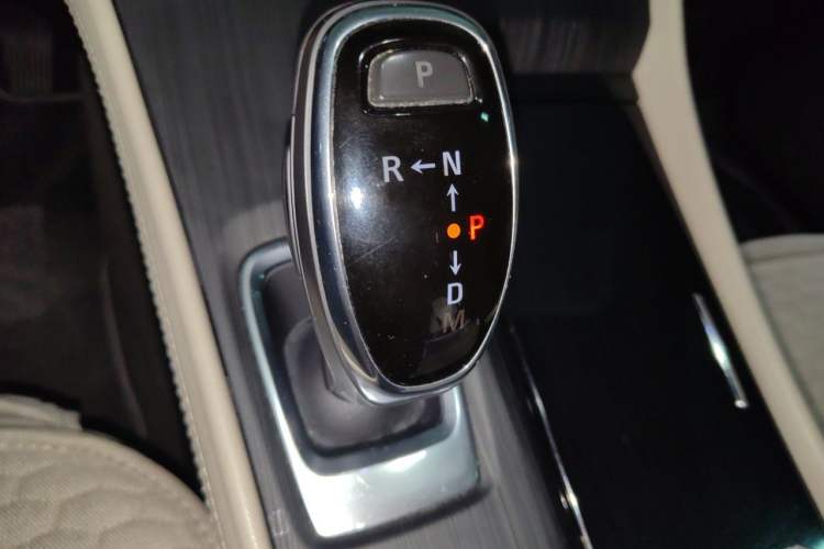 Used Buick LaCrosse 2018 30H Luxury Edition Gear Lever
